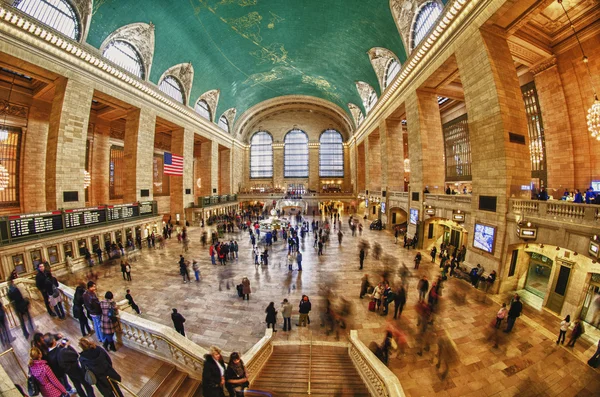 Tourists and Shoppers in Grand Central, NYC — Stock Photo, Image