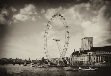 Westminster bridge ve popüler turistik cazibe london eye