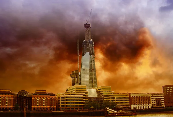 Bau eines modernen Gebäudes in London — Stockfoto