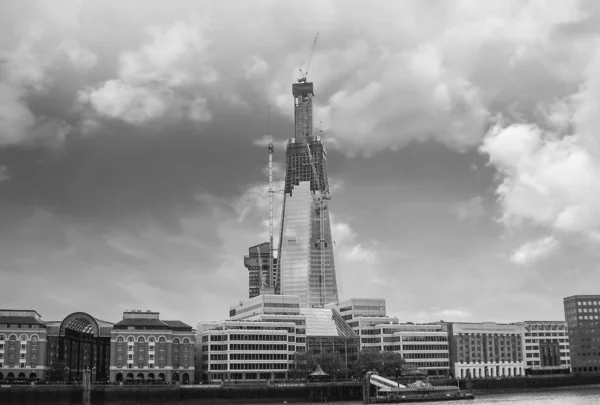 Bau eines modernen Gebäudes in London — Stockfoto