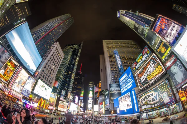 New york - märz 8: beleuchtete fassaden der theater am breitenweg — Stockfoto