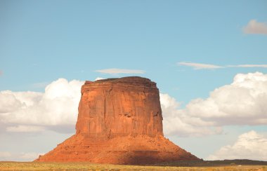 büyük kumtaşı ayağı soar ikonik monument valley SU'da yukarıda