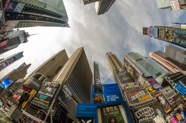 New York City - březen 9: Times Square je vybavený s Broadway — Stock fotografie