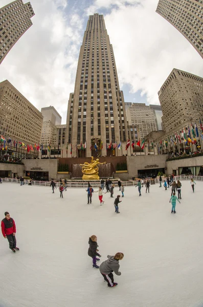 New York City - 6 Mar: Geniet van Rockefeller Center ijs Skati — Stockfoto