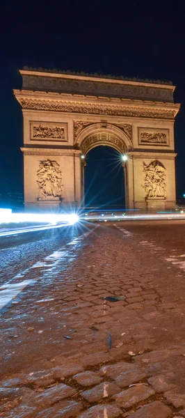 Arco De Triomphe e trilhas de luz em Paris, vista para cima — Fotografia de Stock