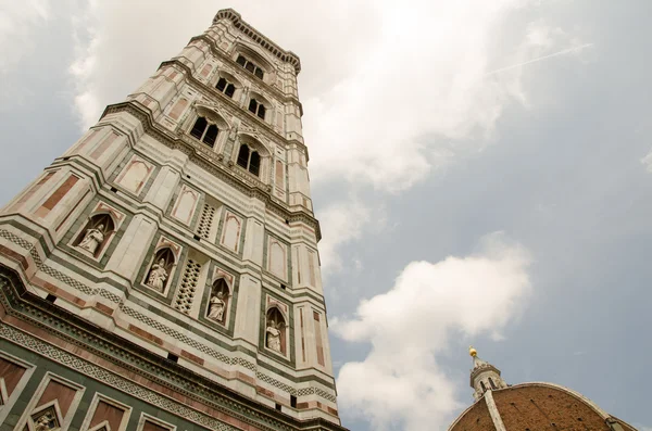 Piazza Duomo - Santa Maria del Fiore en Florencia - Catedral del Duomo —  Fotos de Stock