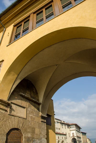 Ponte vecchio architektonický detail - starý most ve Florencii — Stock fotografie