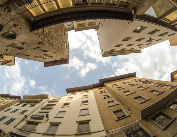 Uppåt fisheye Visa gamla byggnader och bostäder i Florens, — Stockfoto