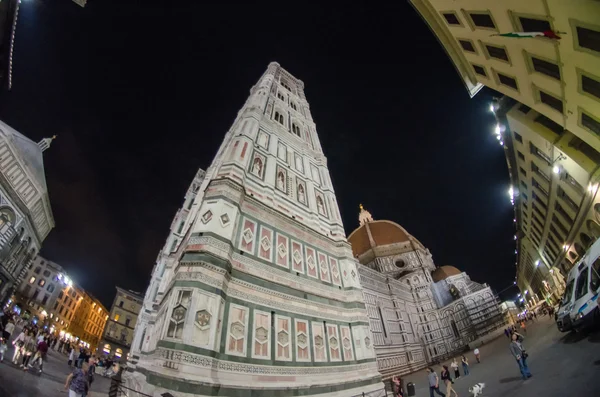 Piazza del Duomo éjjel Firenzében, halszem megtekintése — Stock Fotó