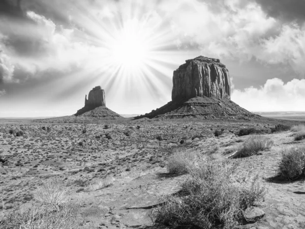 Le famose Buttes of Monument Valley al tramonto, Utah — Foto Stock