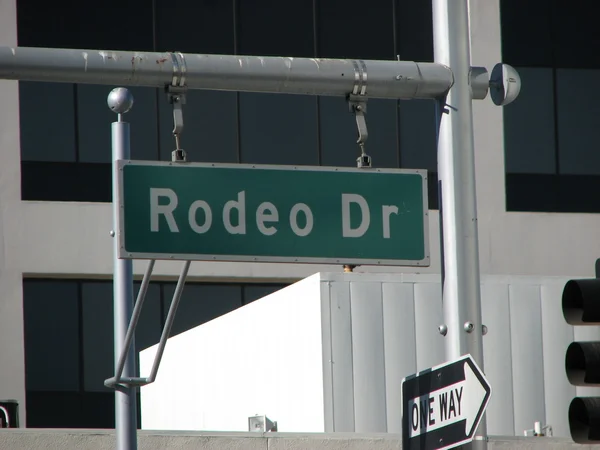 Rodeo drive gatan underteckna i beverly hills - los angeles — Stockfoto
