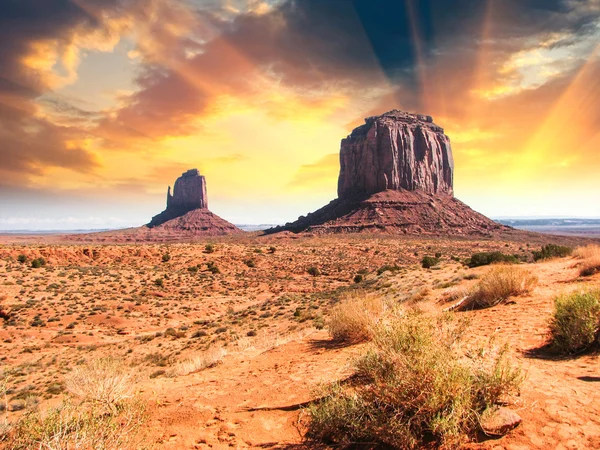The famous Buttes of Monument Valley at Sunset, Utah — Stock Photo, Image