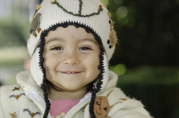 Meraviglia e felicità di fronte a una bambina, Italia — Foto Stock
