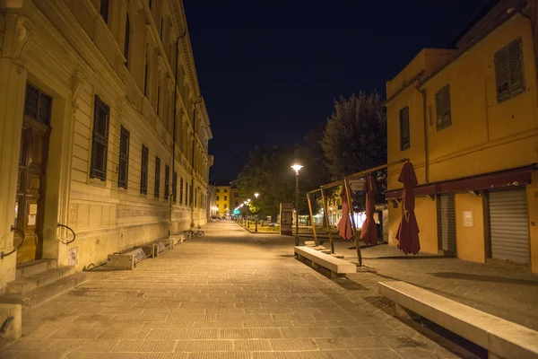Dante alighieri Square'de akşam Pisa — Stok fotoğraf