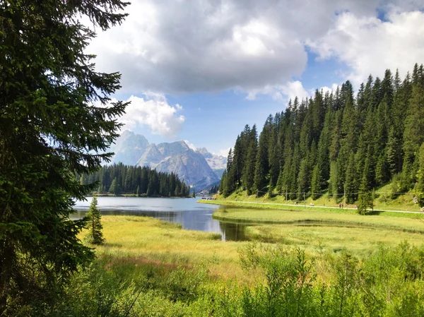 Итальянские Доломиты Пейзаж и цвета в летний сезон — стоковое фото