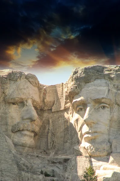 Memorial Nacional do Monte Rushmore com céu dramático EUA — Fotografia de Stock