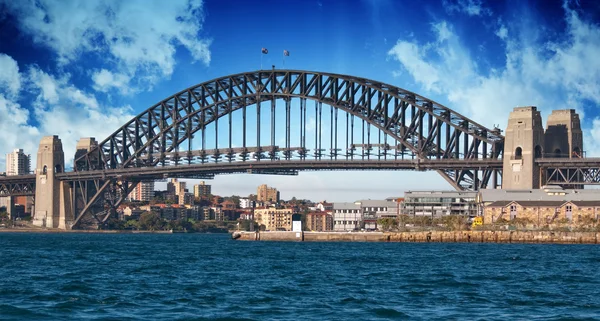 Sydney harbour bridge och australiska sky — Stockfoto