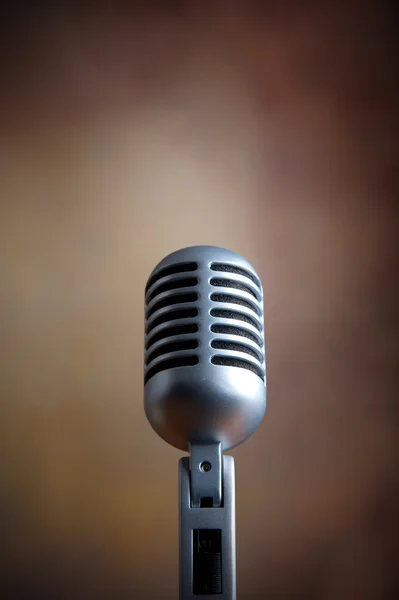Старый ретро-микрофон — стоковое фото