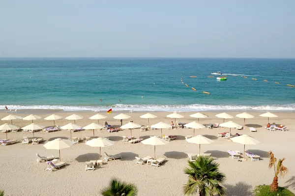 Пляж роскошного отеля, Фуджайра, ОАЭ — стоковое фото