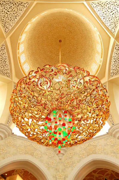 Interno della Grande Moschea Sheikh Zayed, Abu Dhabi, Emirati Arabi Uniti — Foto Stock