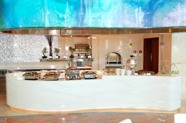 Restaurante interior del hotel de lujo, Dubai, Emiratos Árabes Unidos — Foto de Stock