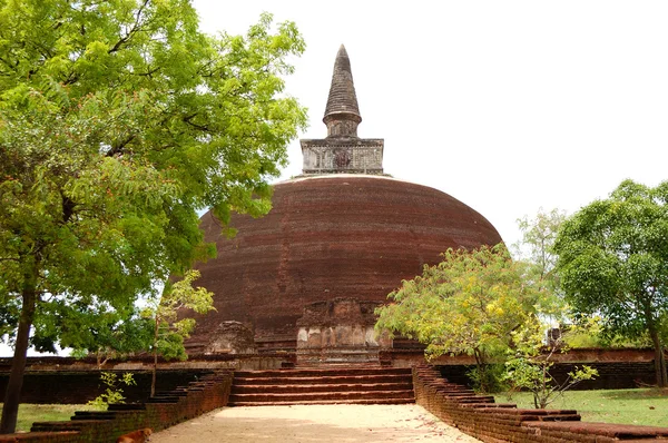 A Rankoth Vehera sztúpa Polonnaruwa, Sri Lanka — Stock Fotó