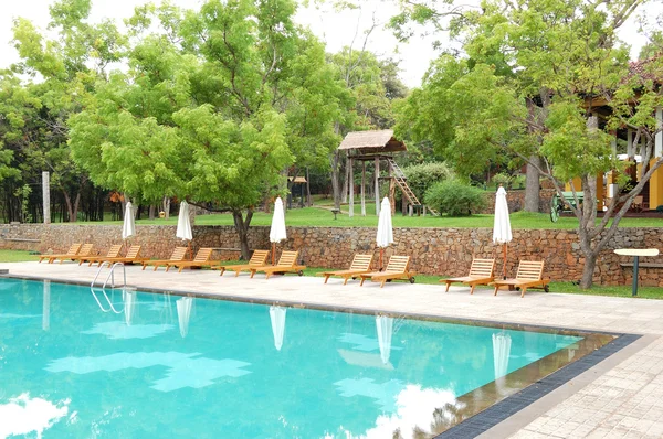 游泳池在豪华的酒店、 托塔、 斯里兰卡 — 图库照片