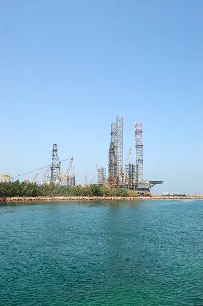 Sitio de perforación de petróleo en la orilla, Sharjah, EAU —  Fotos de Stock