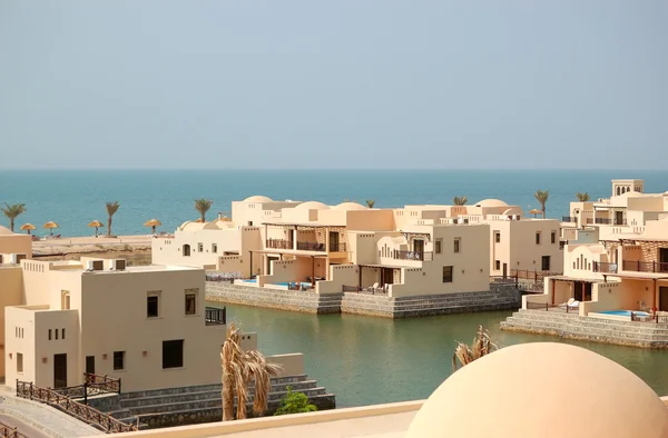 Villas en el hotel de lujo, Ras Al Khaimah, Emiratos Árabes Unidos — Foto de Stock