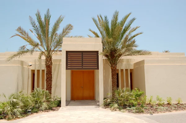 在豪华的酒店，阿布扎比，阿联酋的阿拉伯风格现代别墅 — 图库照片