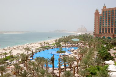 plaj ve yüzme havuzunda luxury hotel, dubai, Birleşik Arap Emirlikleri