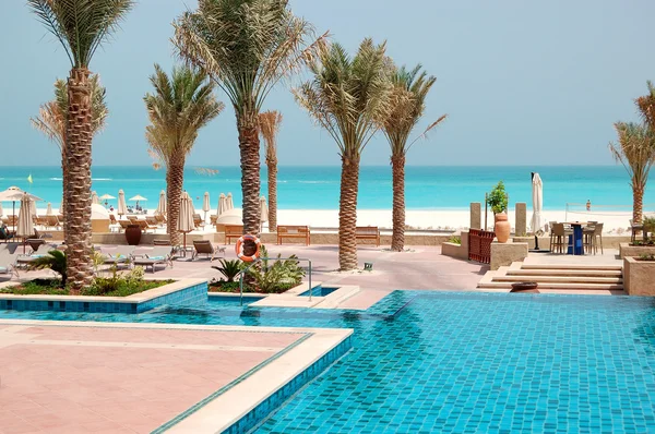 Bazény na luxusní hotel, saadiyat island, Abú Dhabí, — Stock fotografie