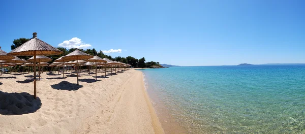 Panorama över en strand och turkos vatten på det lyxiga hotellet, hal — Stockfoto