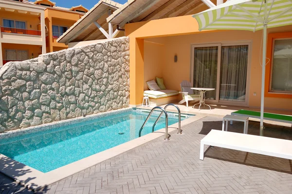 Outdoor swimming pool at luxury villa, Pieria, Greece — Stock Photo, Image