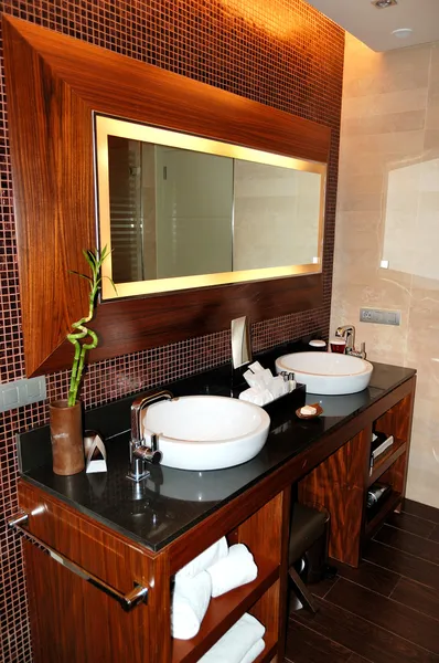 Illuminated bathroom interior in the luxury villa, Tenerife isla — Stock Photo, Image