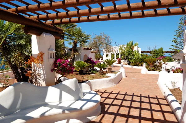 Zona de recreo en el hotel de lujo, isla de Tenerife, España — Foto de Stock