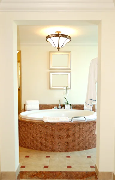Cuarto de baño en el hotel de lujo, Dubai, Emiratos Árabes Unidos — Foto de Stock
