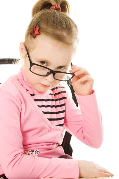Маленька дівчинка в окулярах — стокове фото