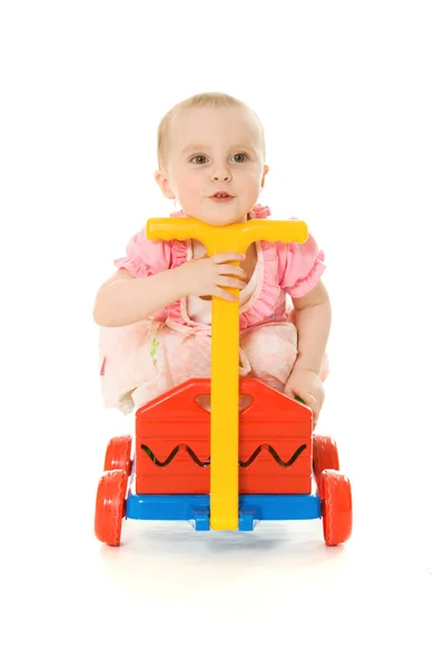 Barnet sitter på en vagn — Stockfoto