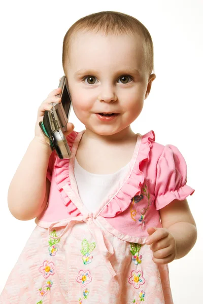 Petite fille parlant au téléphone dans une robe rose — Photo