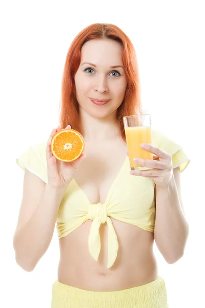 Giovane donna con succo d'arancia e pani — Foto Stock