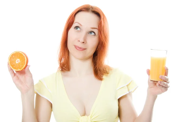 オレンジ ジュース、パンを持つ若い女性 — ストック写真