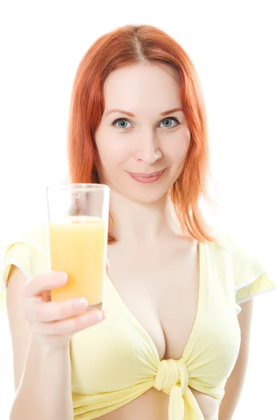 Menina esbelta com um copo de suco e laranja — Fotografia de Stock