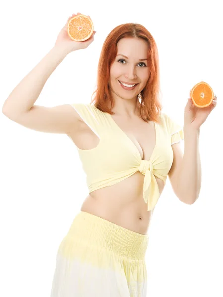 Молода жінка з апельсинами на білому тлі — стокове фото