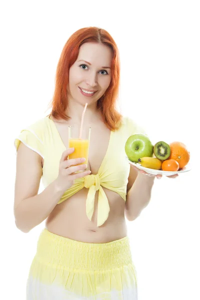 Молода жінка з фруктами і склянкою соку — стокове фото