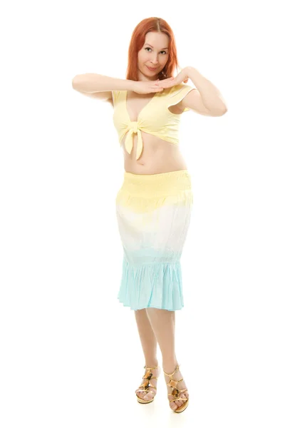 Kobieta piękna młoda brunetka taniec brzucha — Zdjęcie stockowe