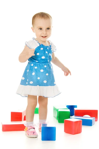 Bebé jugando con bloques de colores —  Fotos de Stock
