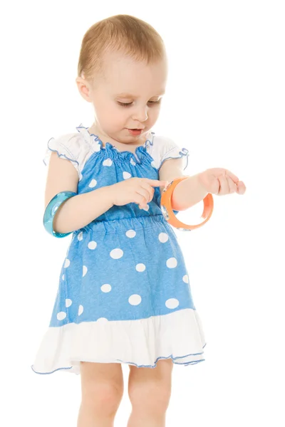 Bambina con braccialetti sulle mani — Foto Stock
