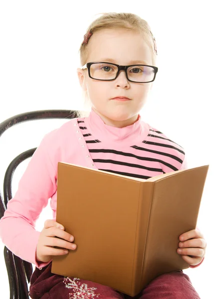 A menina de óculos com um livro — Fotografia de Stock