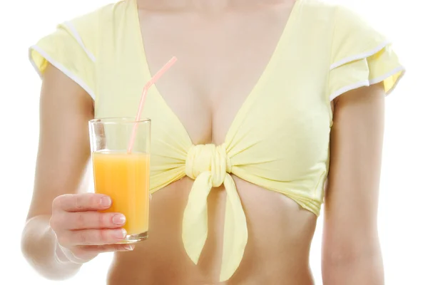 Ragazza snella con un bicchiere di succo di frutta e arancia — Foto Stock